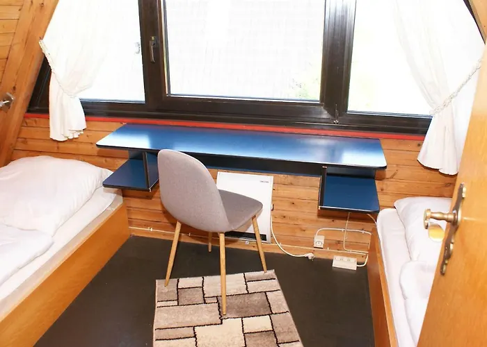 Zeltdachhaus Mit W_lan _ Parkplatz Damp